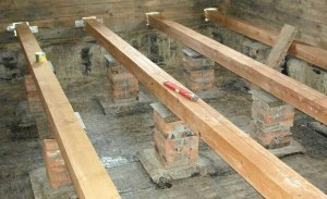 Как правильно уложить пол в деревянном срубе на кирпичном фундаменте?