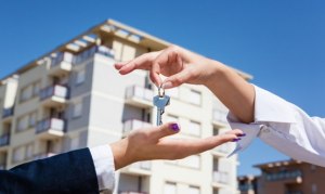Покупать ли квартиру, если берут сомнения, но плюсов больше, чем минусов?
