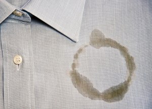 Как убрать масляное пятно с одежды?
