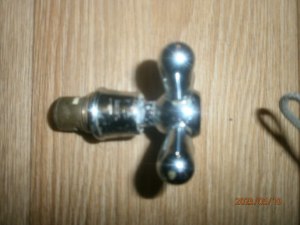 Кран воды из смесителя вместе с буксой продаются в магазинах или нет?