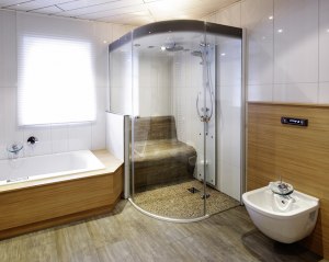 Что лучше установить в частном доме: ванну или душевую кабину?
