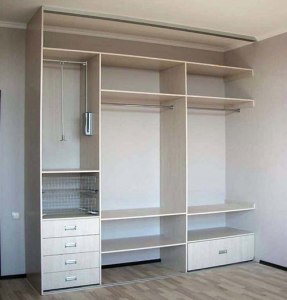 Можно ли сделать пол, стенки и потолок при сборке встроенного шкафа-купе?