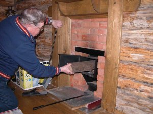 Что бы железная печка долго тепло держала, какими лучше дровами топить?