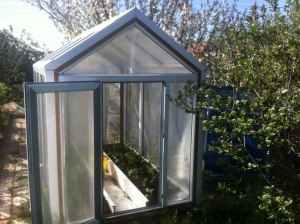 Что можно сделать из стеклопакетов от пластиковых окон?