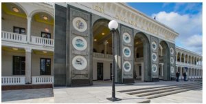 Сколько медальонов сделал Ленингр. фарфор. завод для Сев. реч. вокзала?