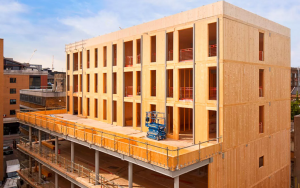 Вы бы хотели жить в многоэтажном доме из деревянных панелей?