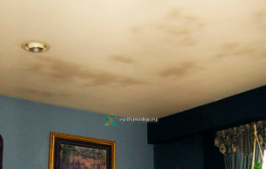 Почему сигаретный дым оседает на потолке и как отмыть?
