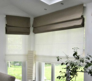 Как сделать рулонные шторы из подручных материалов?