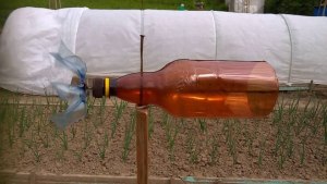 Как сделать ветряк (вертушку) из пластиковой бутылки?