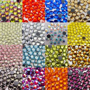 Как наклеить стразы на зеркало?