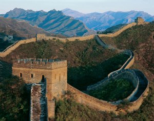 Какой глубины фундамент Великой китайской стены?