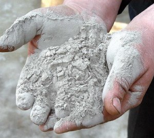 Что добавляют в цемент, чтобы он не застыл?