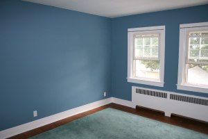 Можно ли красить потолок краской для стен?