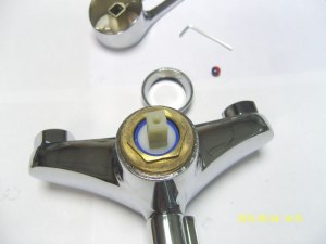 Чем отличаются керамические кран-буксы евро от обычной?