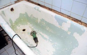 Нужно ли перед покраской ванны шпаклевать места со ржавчиной?