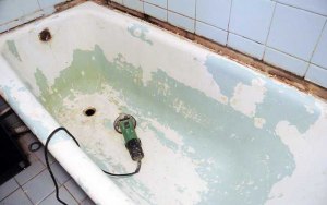 Нужно ли перед покраской ванны шпаклевать места со ржавчиной?