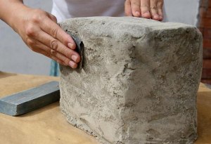 Как сделать "дикий камень" для интерьера при помощи яичных кассет?