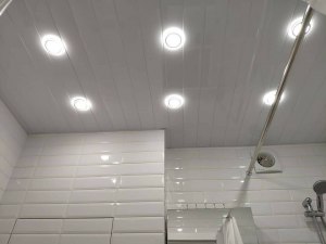 Как сделать потолок в ванной из пластика, как крепить потолок?