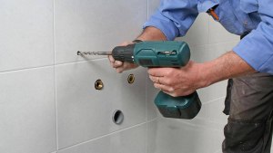 Чем просверлить плитку в ванной без специального сверла?