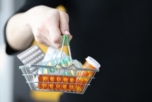 Почему аптек становится всё больше, а лекарства всё дороже и дороже?