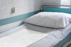 Как в больницах обрабатывают подушки и одеяла после выписки пациента?