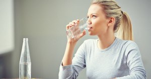 Как приучить себя выпивать свою норму воды? И считается ли водой минералка?
