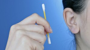 Как часто надо чистить уши?