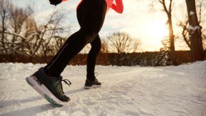 Полезно ли бегать зимой с голым торсом, как делают некоторые?