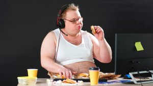 Нужно ли тужиться по большому или лучше выпить слабительное?