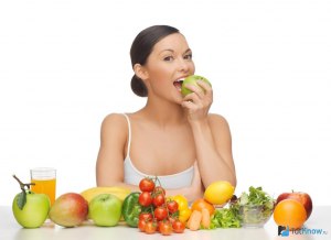 Когда полезно есть фрукты по отношению к основным приемам пищи?