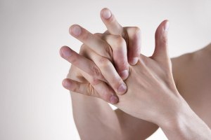 Пальцы рук: о чём говорит проблема с одним (или несколькими) пальцами?