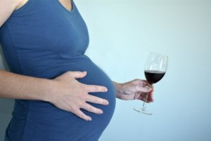 Почему спиртное опасно для беременных?