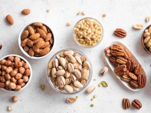Какие микроэлементы и витамины содержат грецкие орехи?