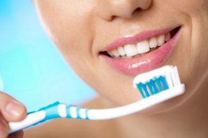Какие зубные пасты полезнее и лучше с фтором или без него? Почему?