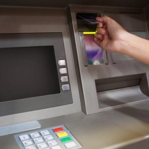 Как уменьшить рассеянность, чтобы хотя бы не забывать карту у банкомата?