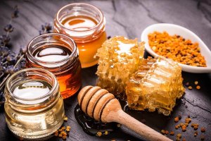Мед в сотах и обычный сахар - есть отличие?