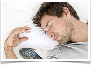 Что будет если положить телефон под подушку и спать с ним?