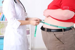 Почему все чаще лечат ожирение с помощью хирургического вмешательства в РФ?