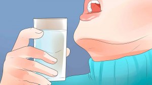 Если болит горло, обязательно ли его полоскать?