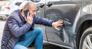 Если поцарапал соседский авто, стоит сказать хозяину или лучше промолчать?