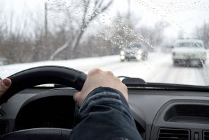 Как безопасно ездить на автомобиле зимой?