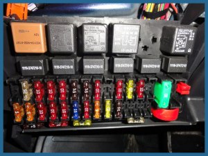 Где находится предохранитель прикуривателя на Рено Сандеро?