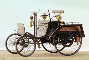 Какая компания в 1912-1914 г. произвела 125 представительских автомобилей?