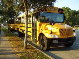 Почему школьные автобусы в Америке желтого цвета?