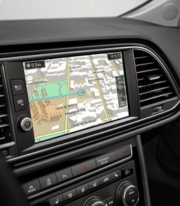 В каких автомобилях лучше штатная навигационная система?