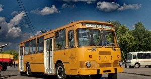 Почему в СССР городские автобусы всегда были выкрашены в ярко-желтый цвет?