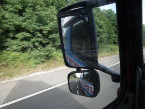 Какая связь между зеркалом заднего вида и весом авто?