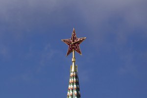 Как сберегают звезды на башнях Кремля от сильного ветра?