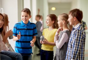 Что можно придумать, чтобы школьники не разговаривали между собой на уроке?