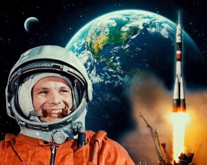Сколько лет прошло с момента запуска 1-го иск. спутника до полета Гагарина?